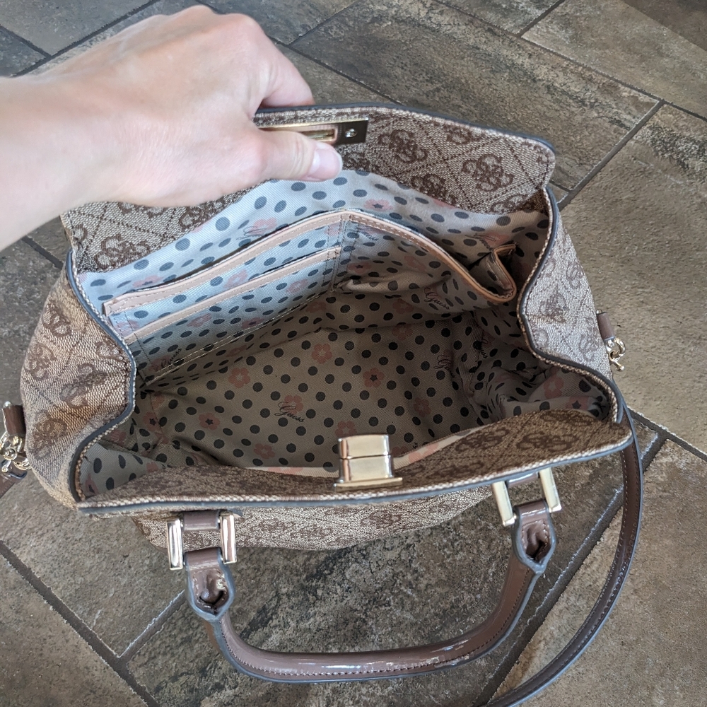 Guess Logo Remix Crossbody or Tote/Satchel Handbag Y2K Honeycomb Tan,Gold - Picture 6 of 16